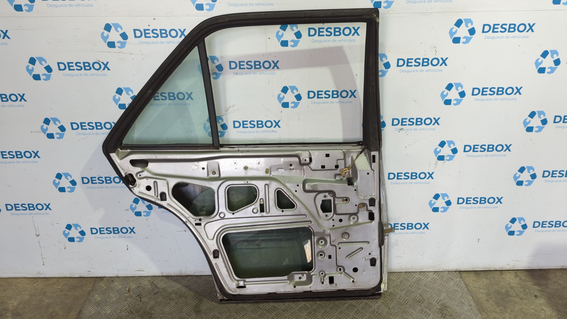 PUERTA TRASERA IZQUIERDA MERCEDES-BENZ CLASE E (W124) - vista 5