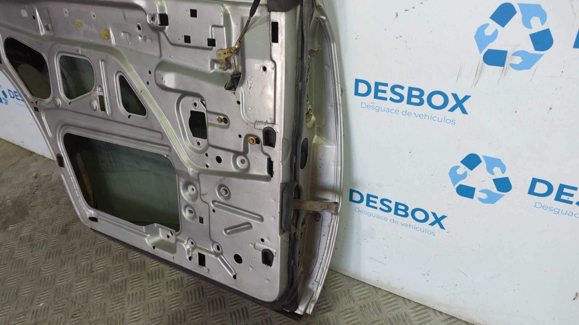 PUERTA TRASERA IZQUIERDA MERCEDES-BENZ CLASE E (W124) - vista 3