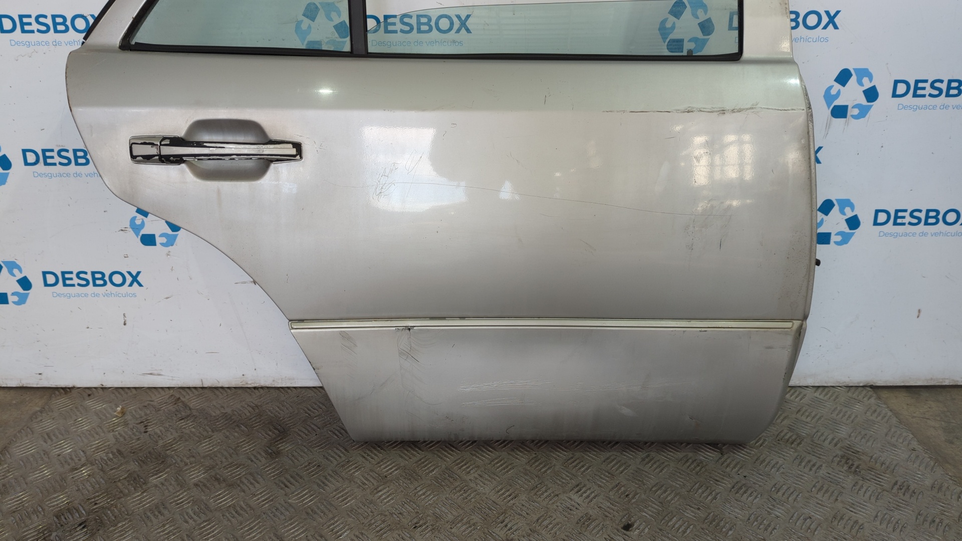 PUERTA TRASERA DERECHA MERCEDES-BENZ CLASE E (W124) - vista 5