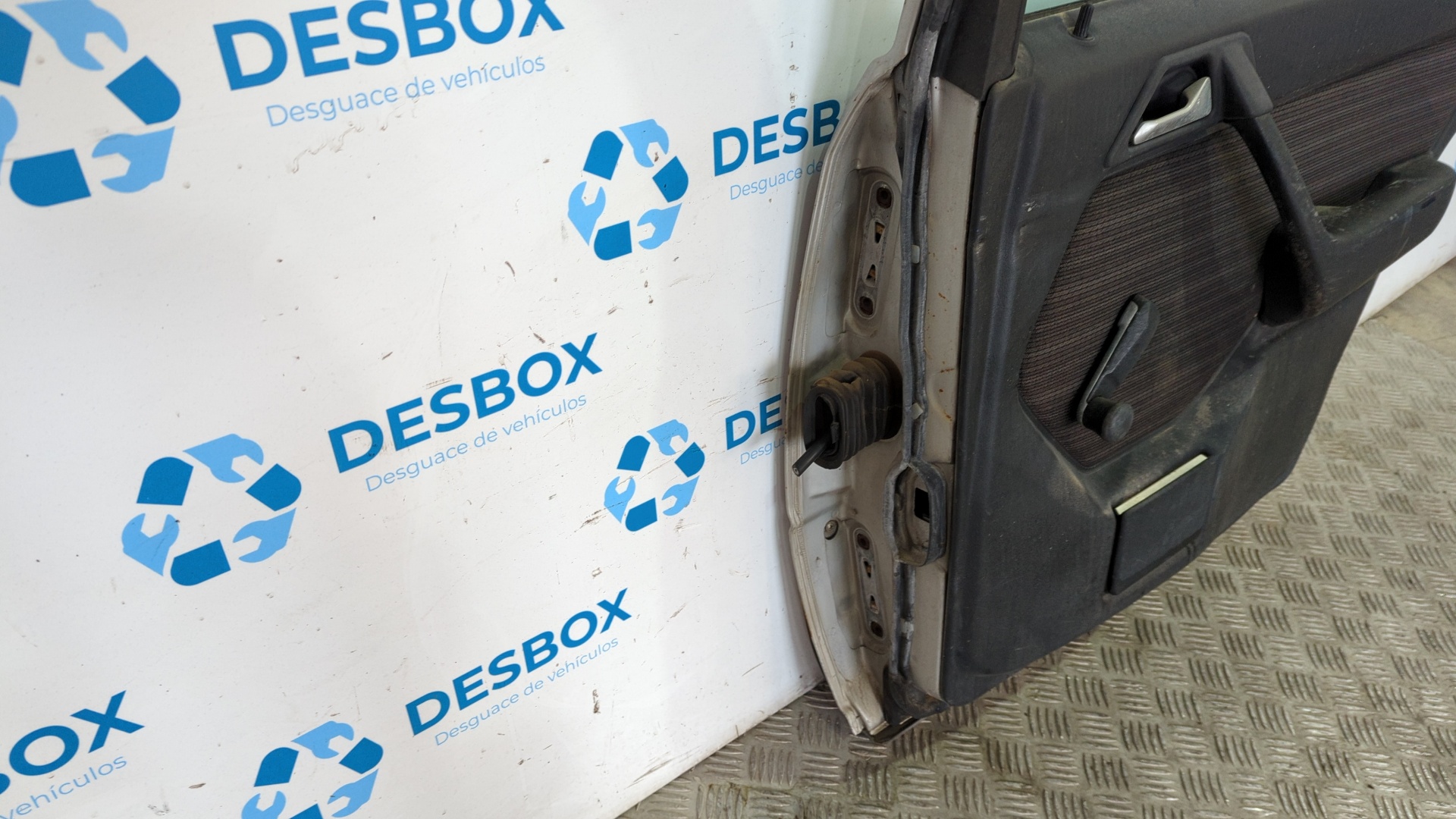 PUERTA TRASERA DERECHA MERCEDES-BENZ CLASE E (W124) - vista 2