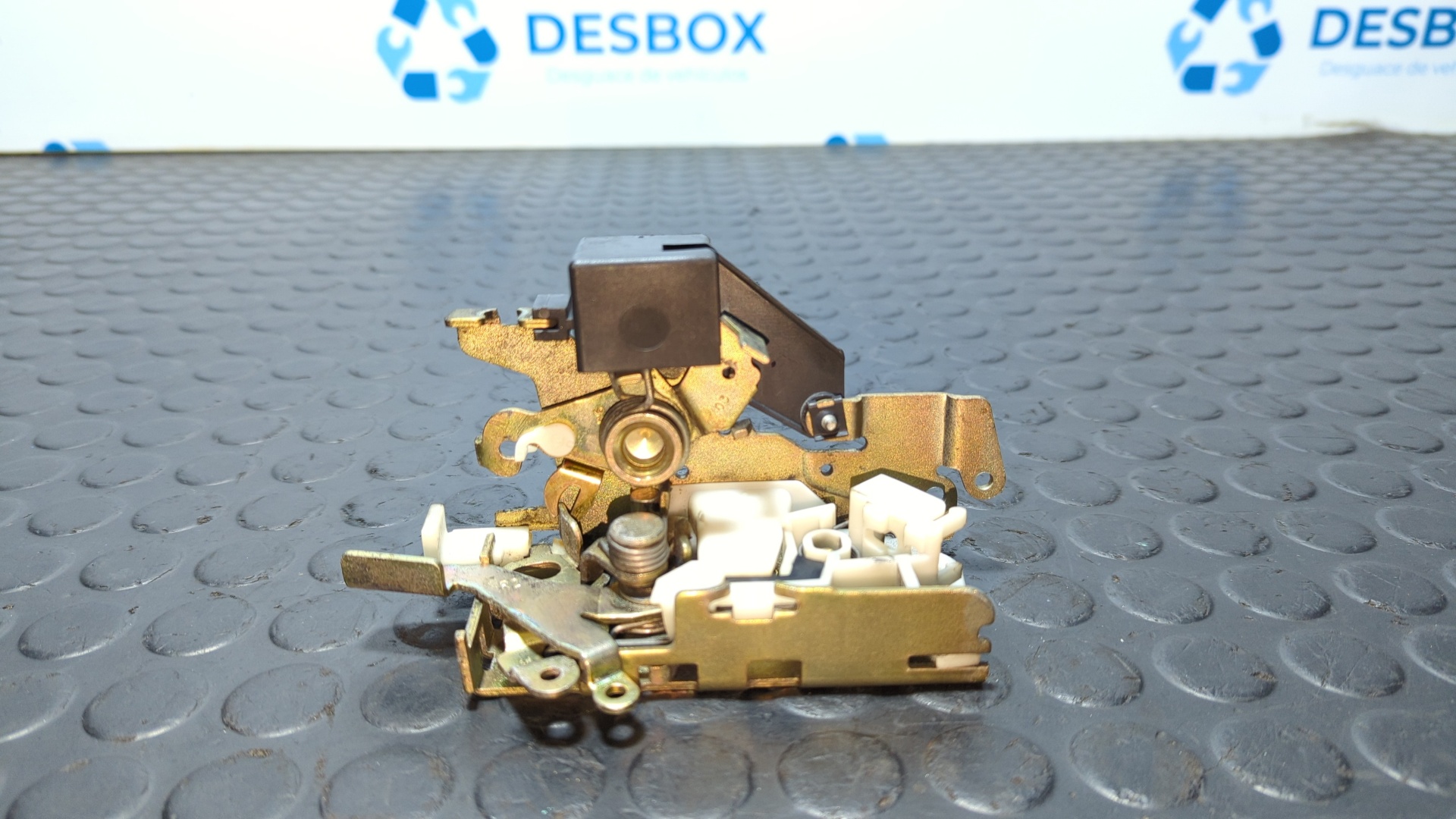 CERRADURA PUERTA DELANTERA DERECHA VOLKSWAGEN LT CAJA ABIERTA (MOD. 1997)