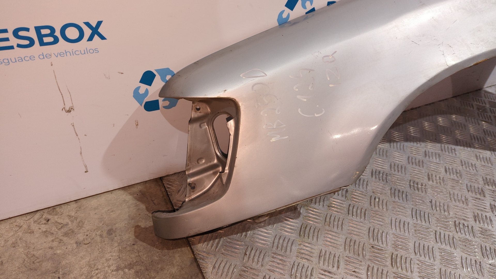 ALETA DELANTERA IZQUIERDA MERCEDES-BENZ CLASE E (W124) - vista 5