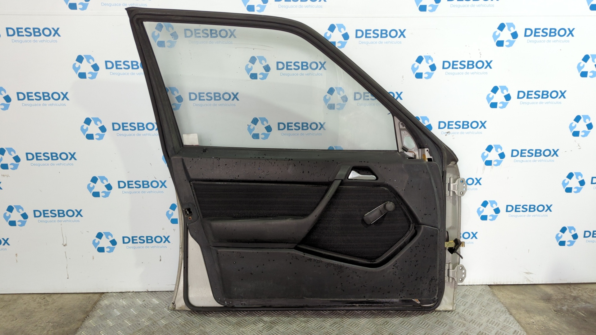 PUERTA DELANTERA IZQUIERDA MERCEDES-BENZ CLASE E (W124) - vista 2