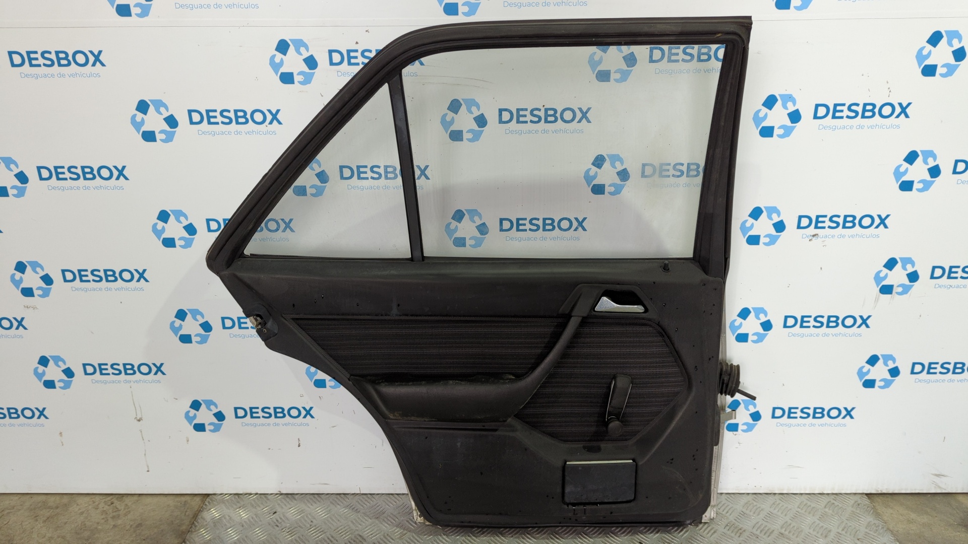 PUERTA TRASERA IZQUIERDA MERCEDES-BENZ CLASE E (W124) - vista 6