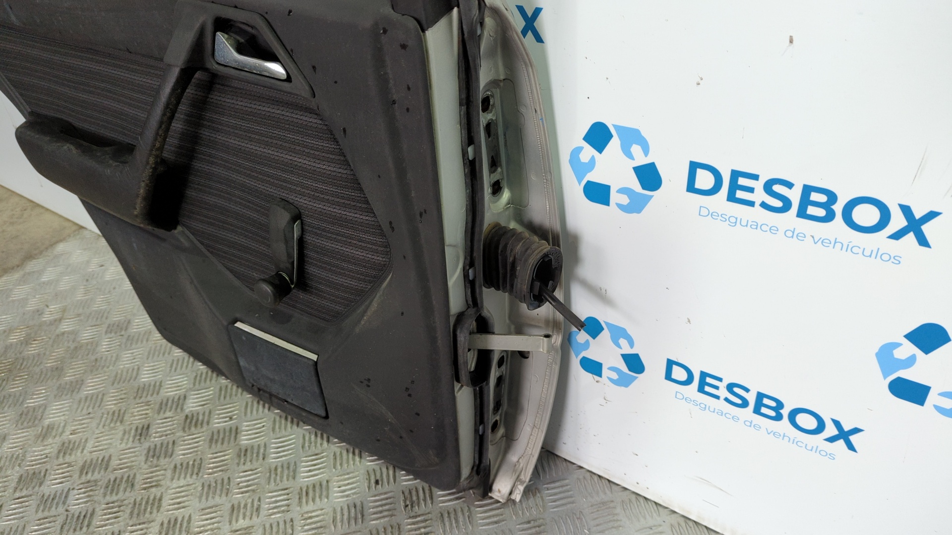 PUERTA TRASERA IZQUIERDA MERCEDES-BENZ CLASE E (W124) - vista 5