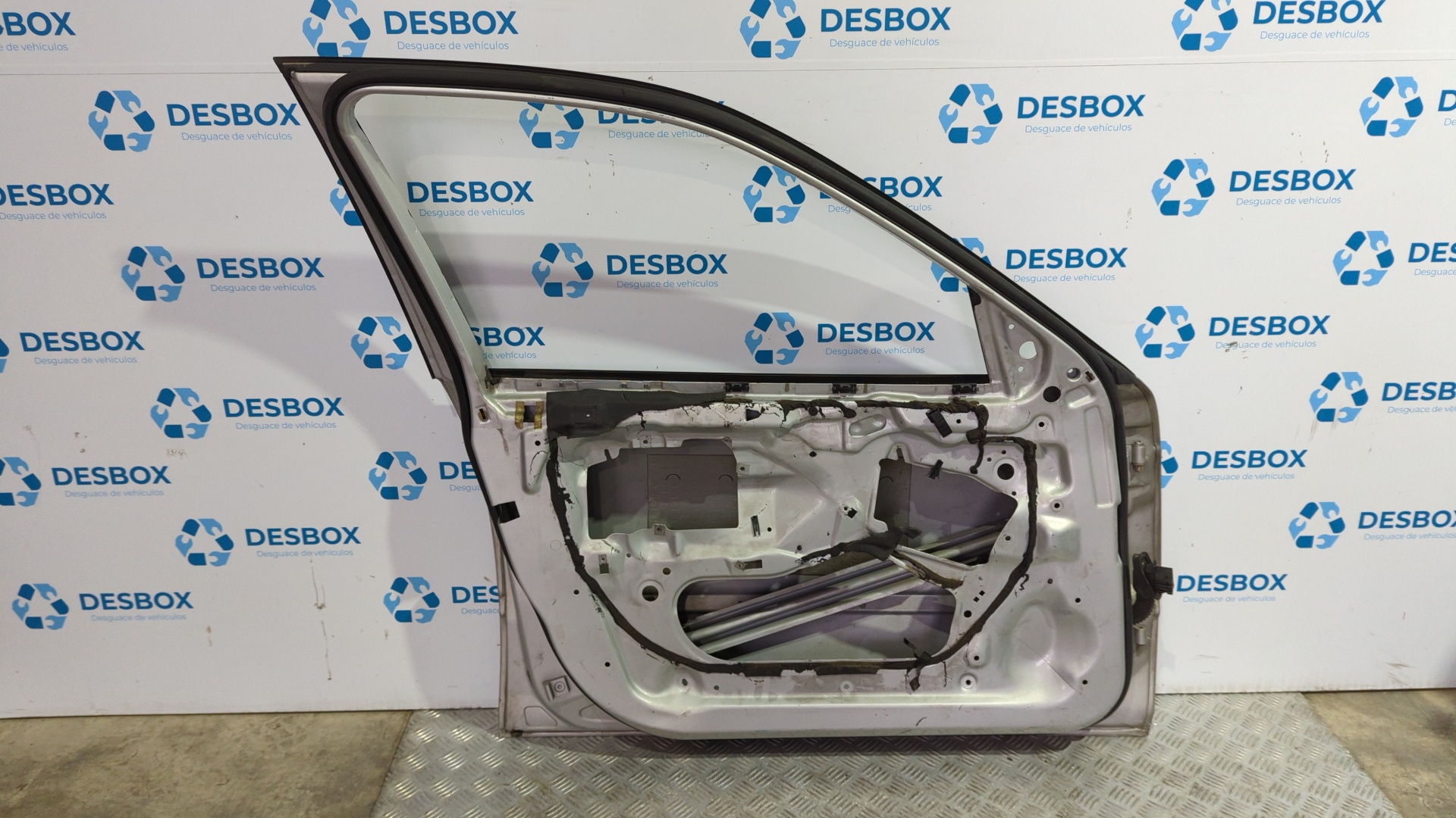 PUERTA DELANTERA IZQUIERDA BMW SERIE 3 BERLINA (E46) - vista 3