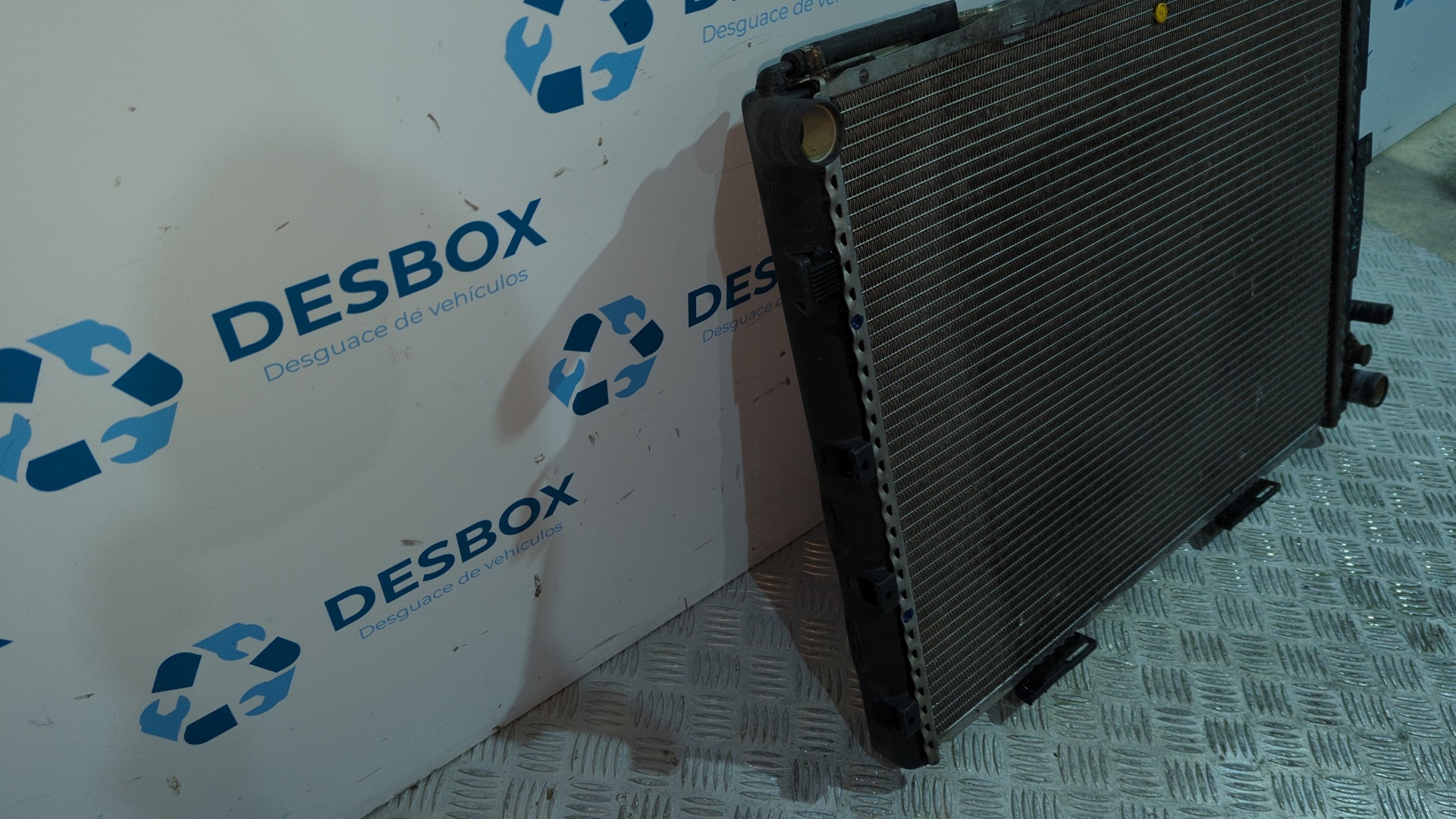 RADIADOR AGUA MERCEDES-BENZ CLASE E (W124) BERLINA - vista 2