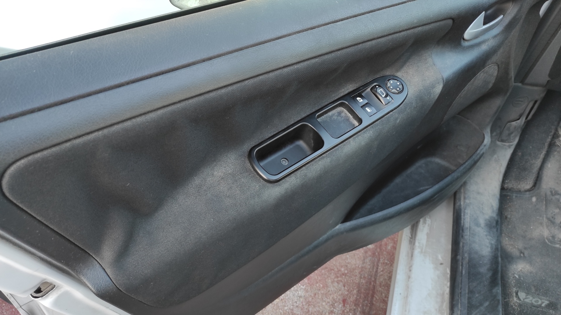 CERRADURA PUERTA TRASERA DERECHA PEUGEOT 207 - vista 3