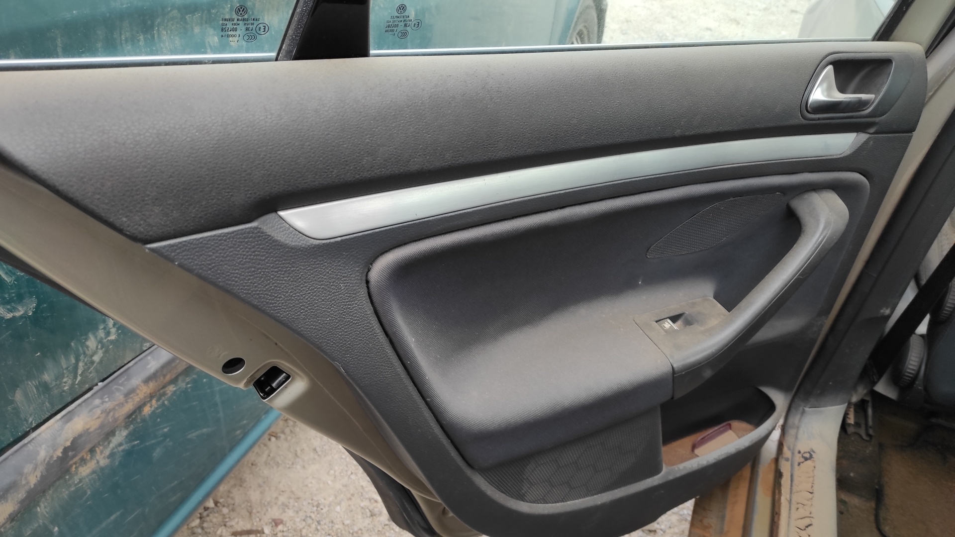 MANGUETA DELANTERA DERECHA VOLKSWAGEN JETTA (1K2) - vista 5