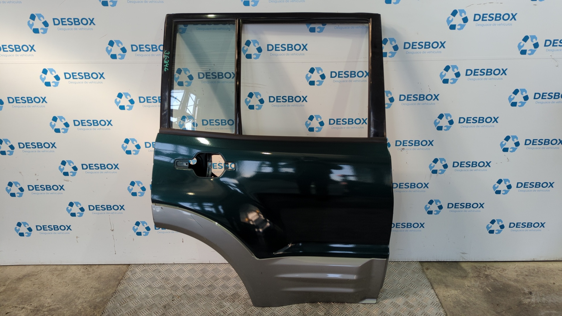 PUERTA TRASERA DERECHA MITSUBISHI MONTERO (V80/V90)