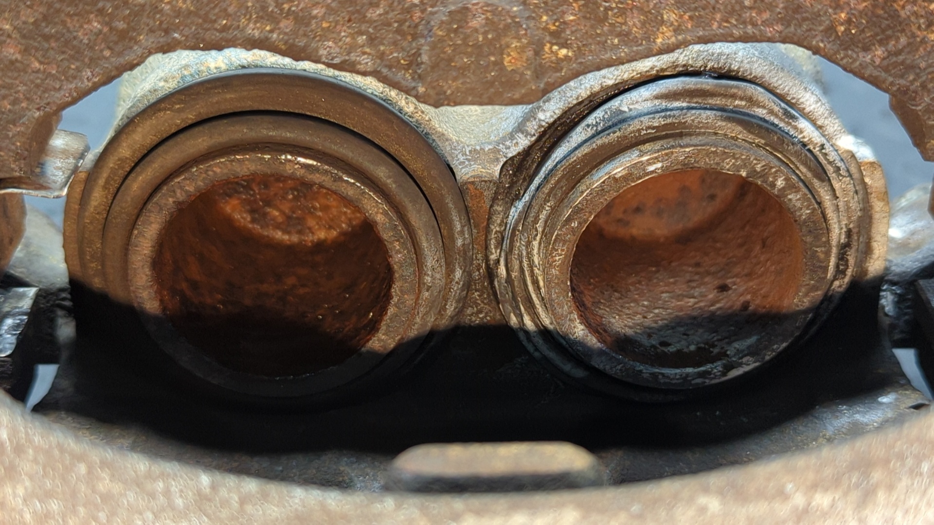 PINZA DE FRENO DELANTERA IZQUIERDA MITSUBISHI MONTERO (V80/V90) - vista 5