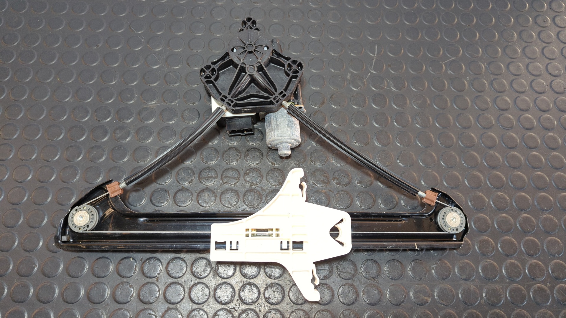 ELEVALUNAS TRASERO IZQUIERDO VOLKSWAGEN GOLF VII LIM. - vista 3