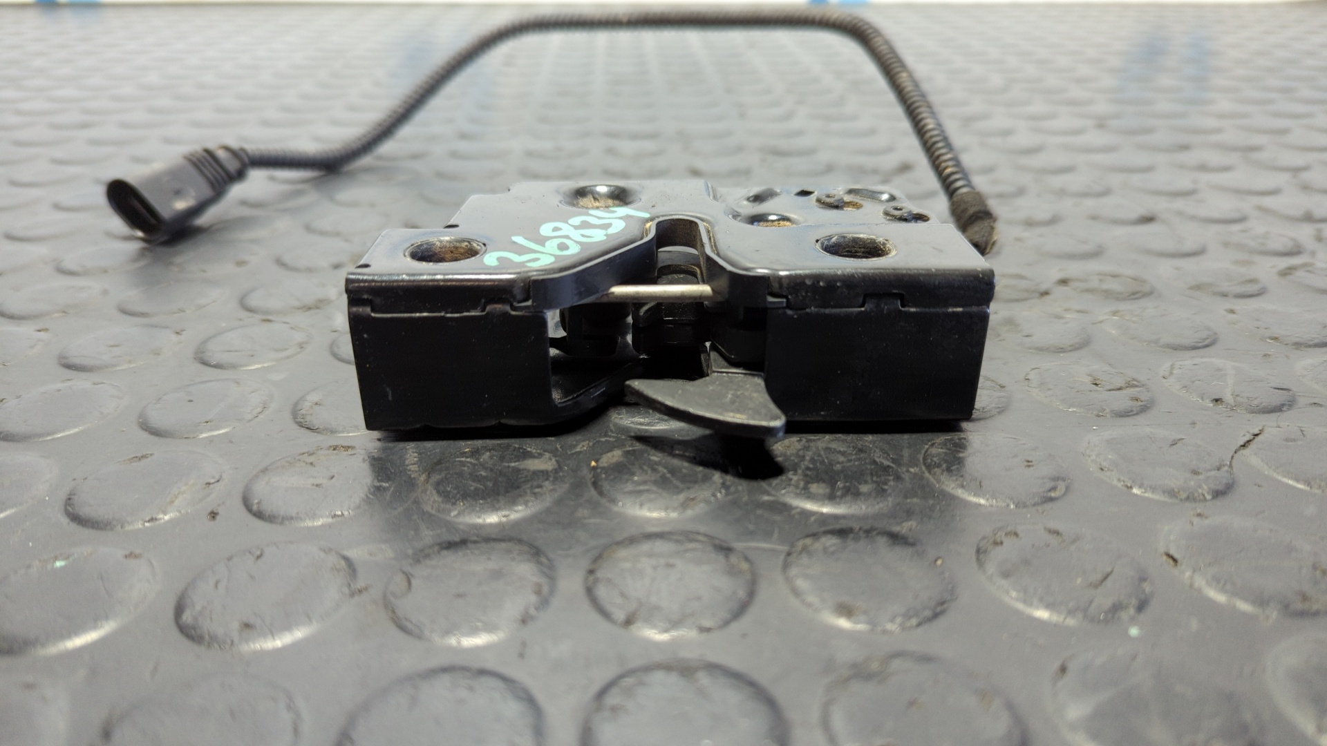 CERRADURA CAPO VOLKSWAGEN GOLF VII LIM. - vista 3