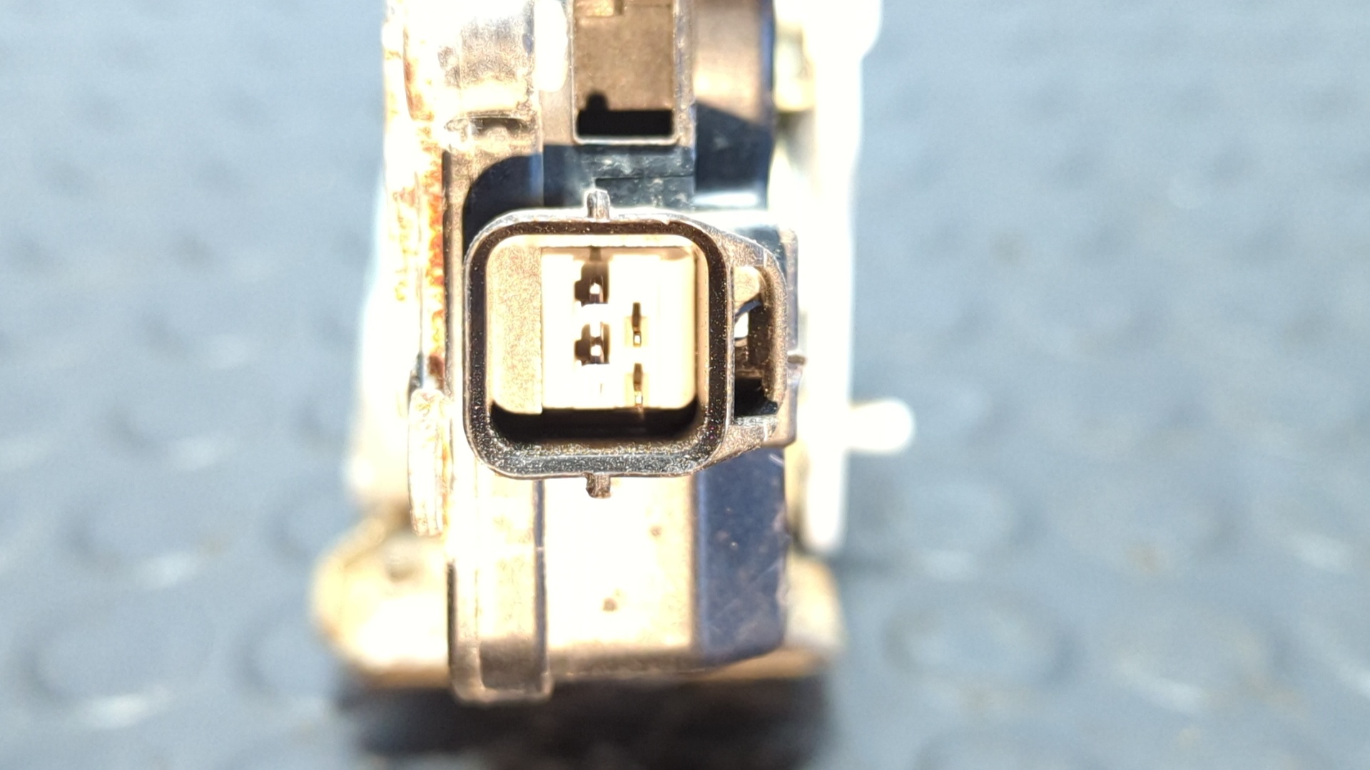 CERRADURA PUERTA TRASERA DERECHA MITSUBISHI MONTERO (V80/V90) - vista 3