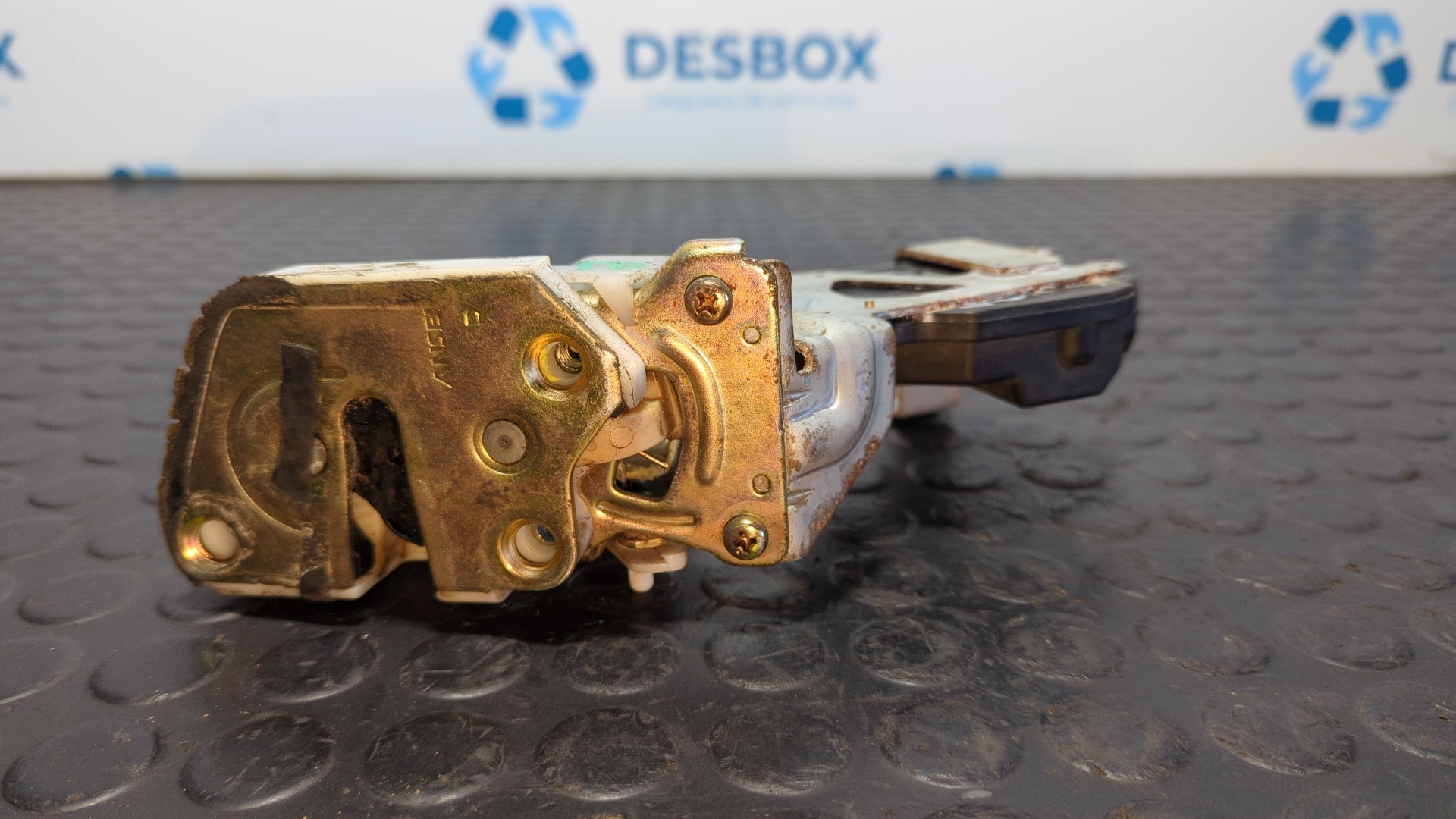 CERRADURA PUERTA TRASERA DERECHA MITSUBISHI MONTERO (V80/V90) - vista 2