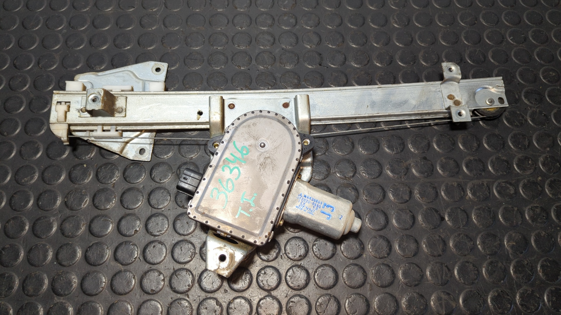 ELEVALUNAS TRASERO IZQUIERDO MITSUBISHI MONTERO (V80/V90)