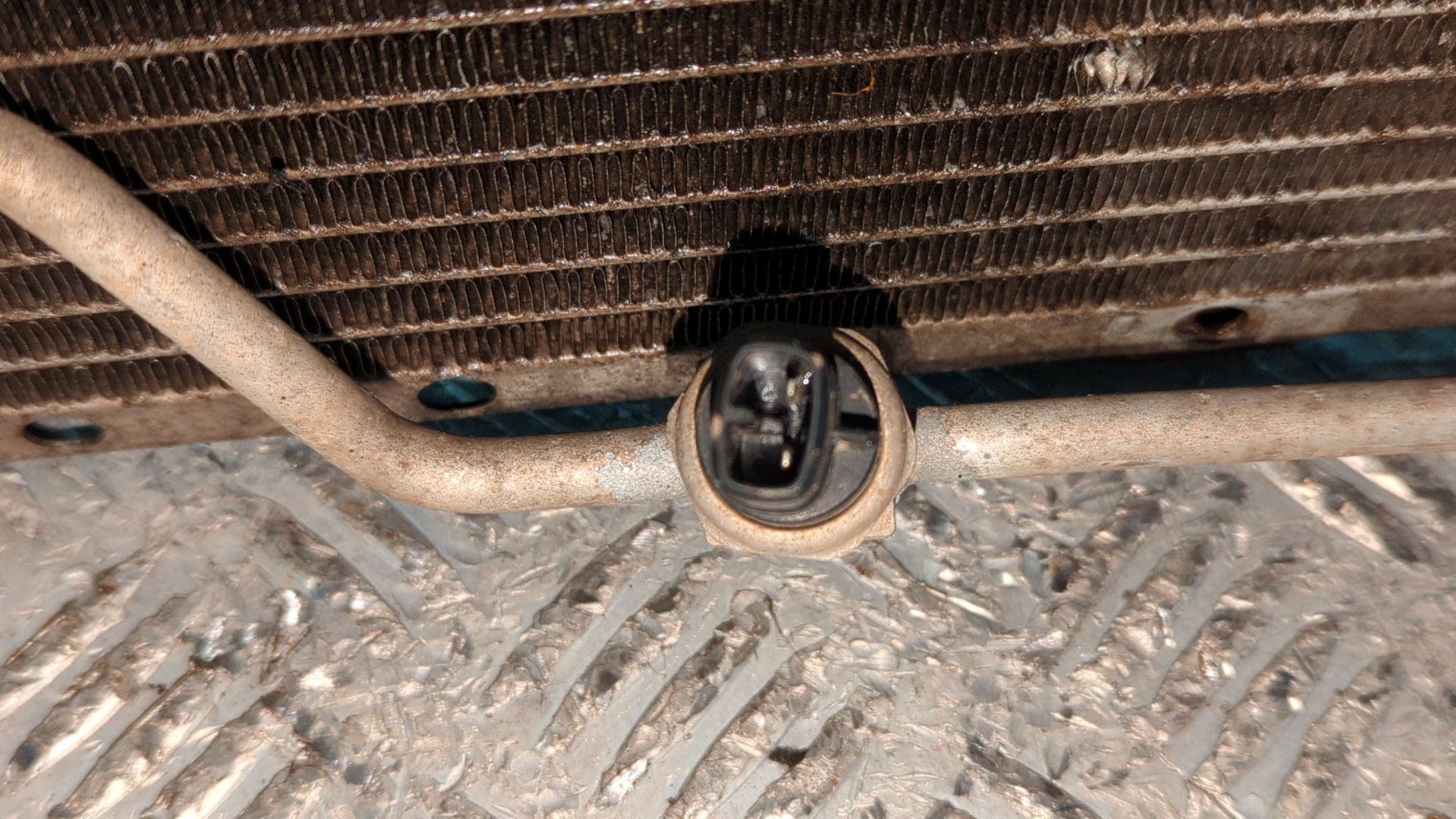 CONDENSADOR / RADIADOR  AIRE ACONDICIONADO KIA SORENTO - vista 3