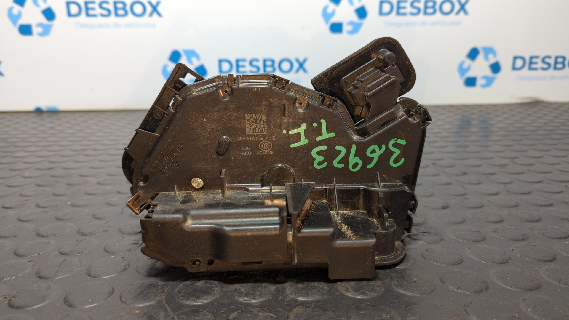 CERRADURA PUERTA TRASERA IZQUIERDA VOLKSWAGEN POLO