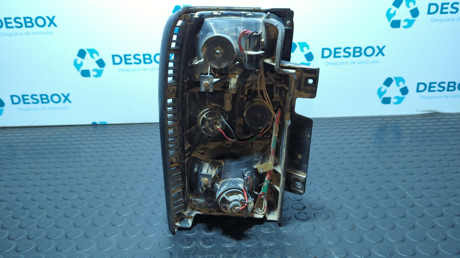 PILOTO TRASERO DERECHO MITSUBISHI MONTERO (V20/V40) - vista 5