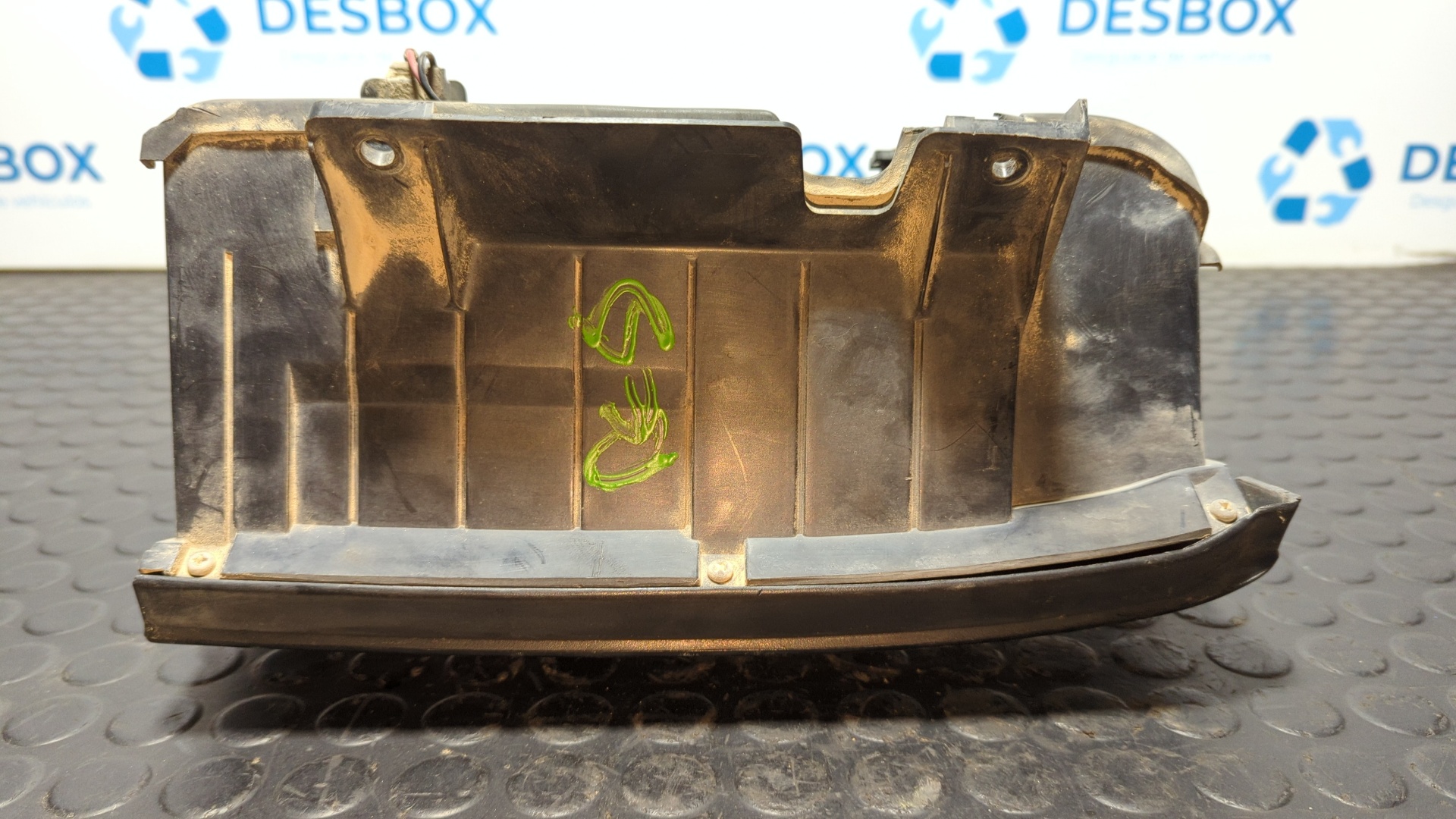 PILOTO TRASERO DERECHO MITSUBISHI MONTERO (V20/V40) - vista 2