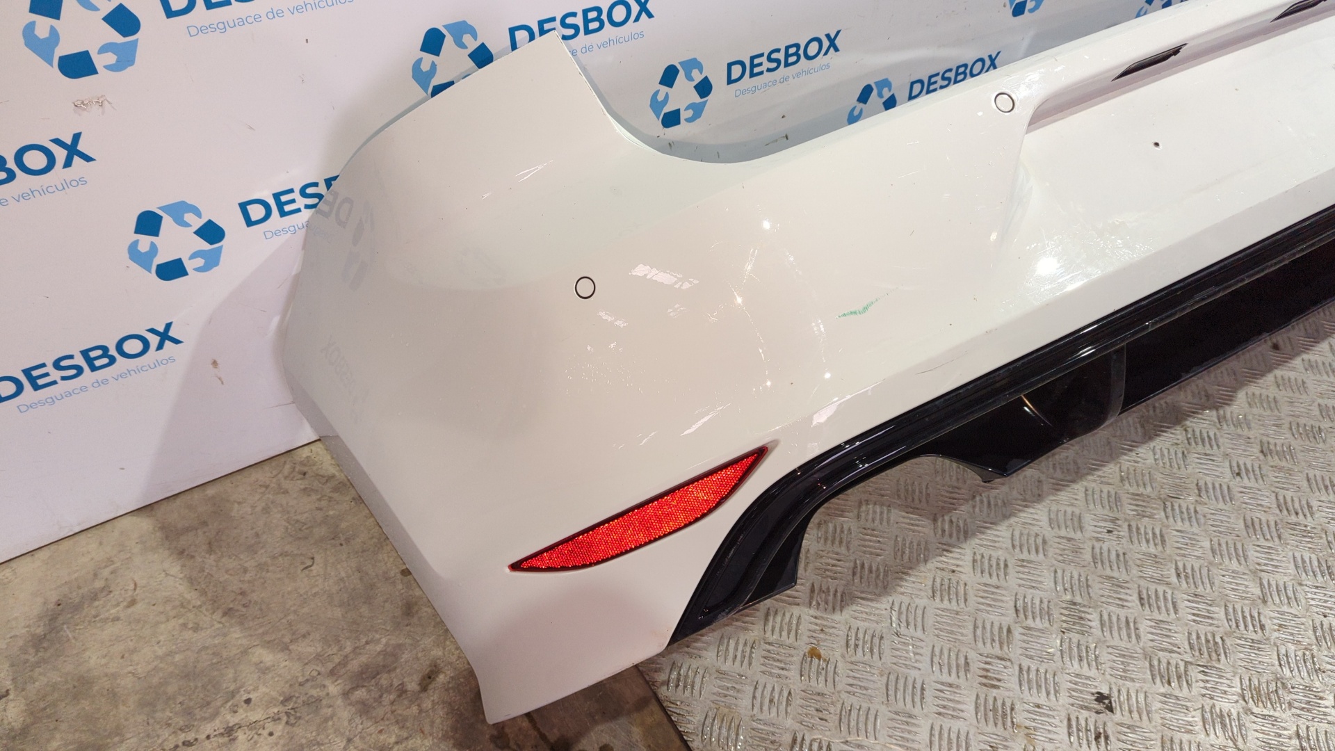 PARAGOLPES TRASERO VOLKSWAGEN GOLF VII LIM. - vista 4