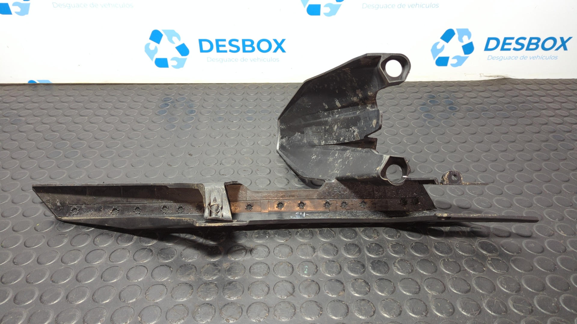 CUBRECADENA KTM 125 DUKE - vista 3