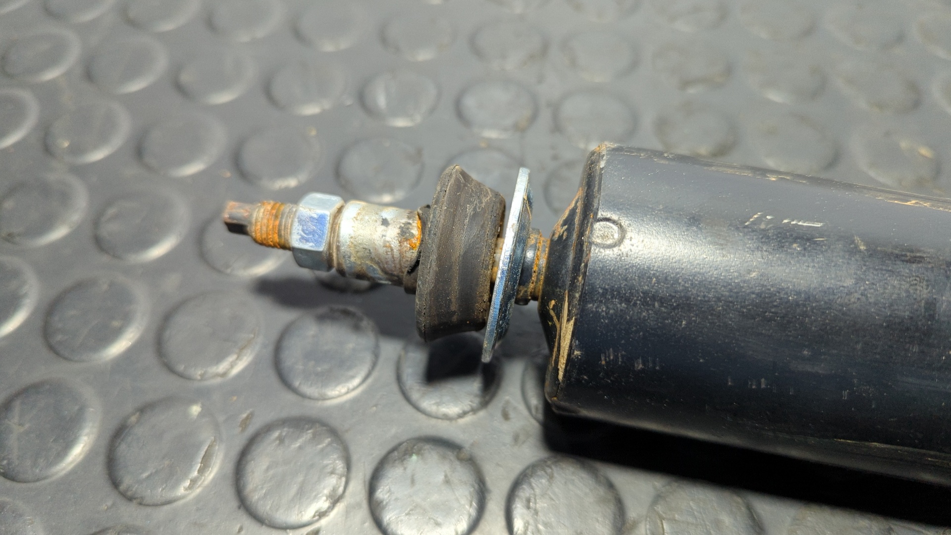 JUEGO AMORTIGUADORES TRASEROS MITSUBISHI MONTERO (V80/V90) - vista 4