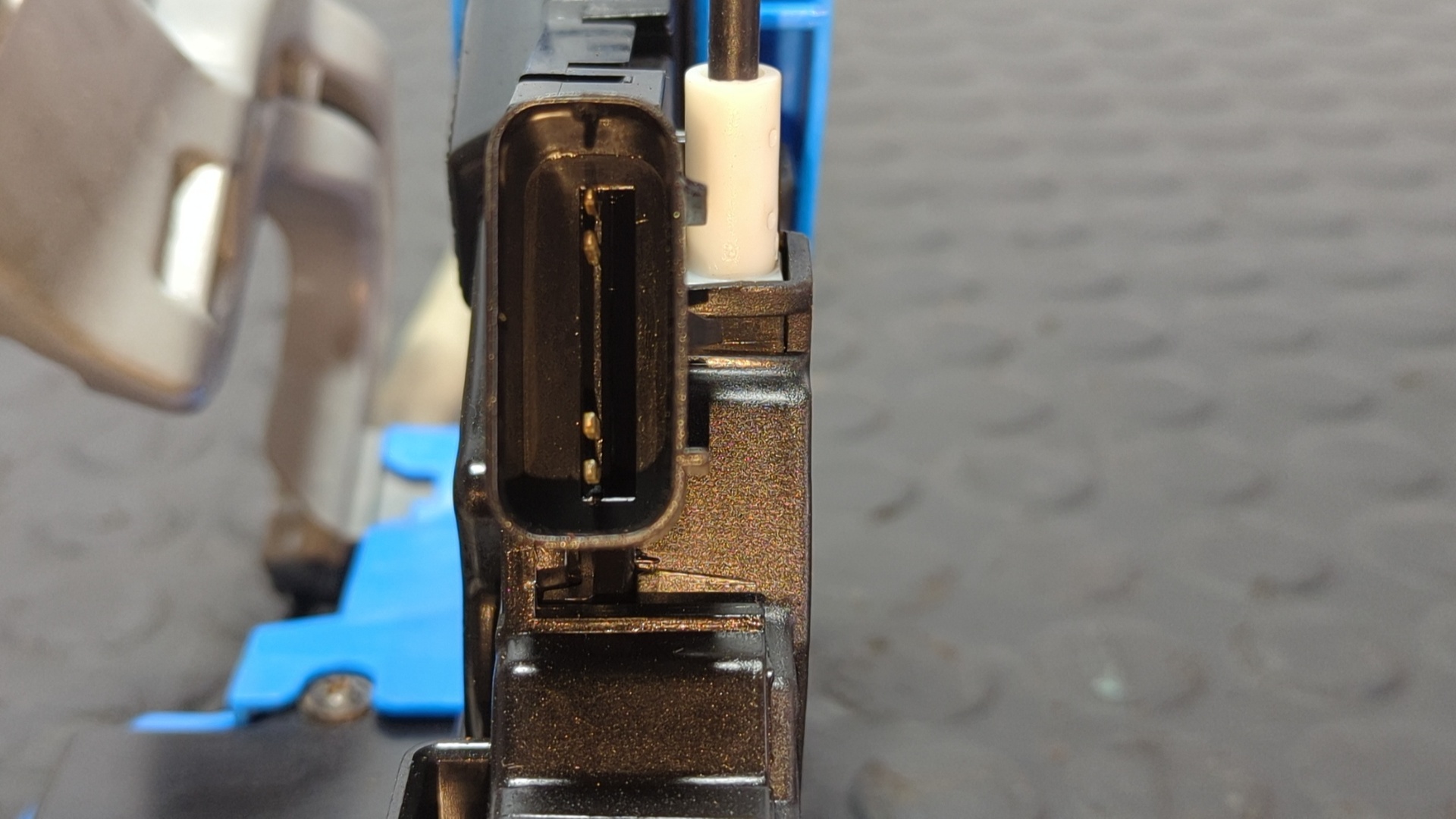 CERRADURA PUERTA TRASERA DERECHA KIA CEE'D - vista 2