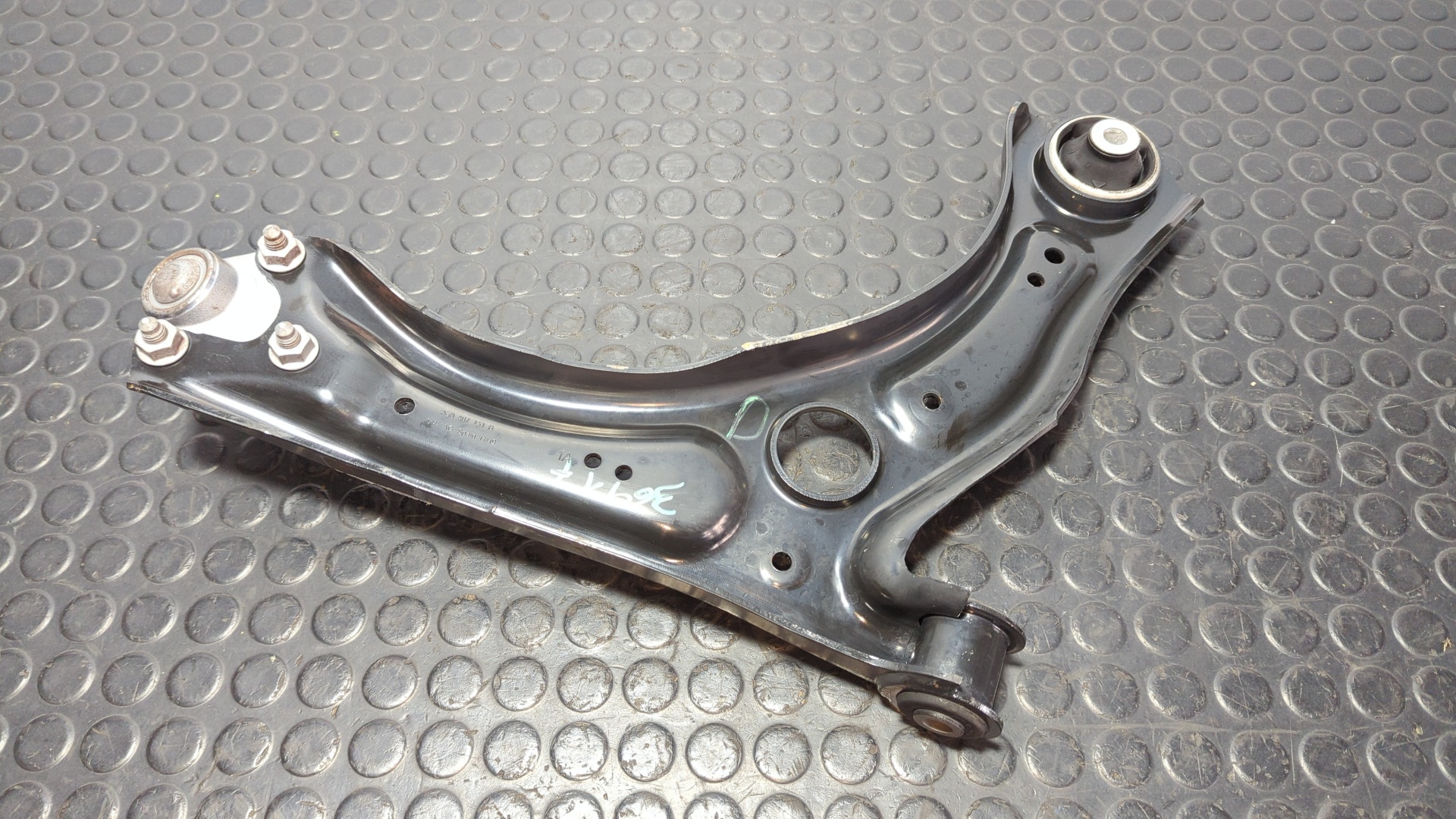 BRAZO IZQUIERDO INFERIOR DELANTERO SEAT ARONA - vista 3