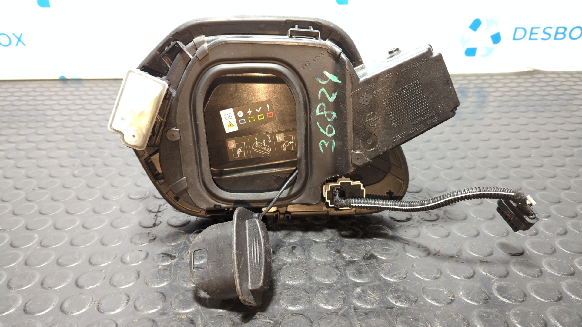 TAPA EXTERIOR COMBUSTIBLE OPEL CORSA F - vista 4