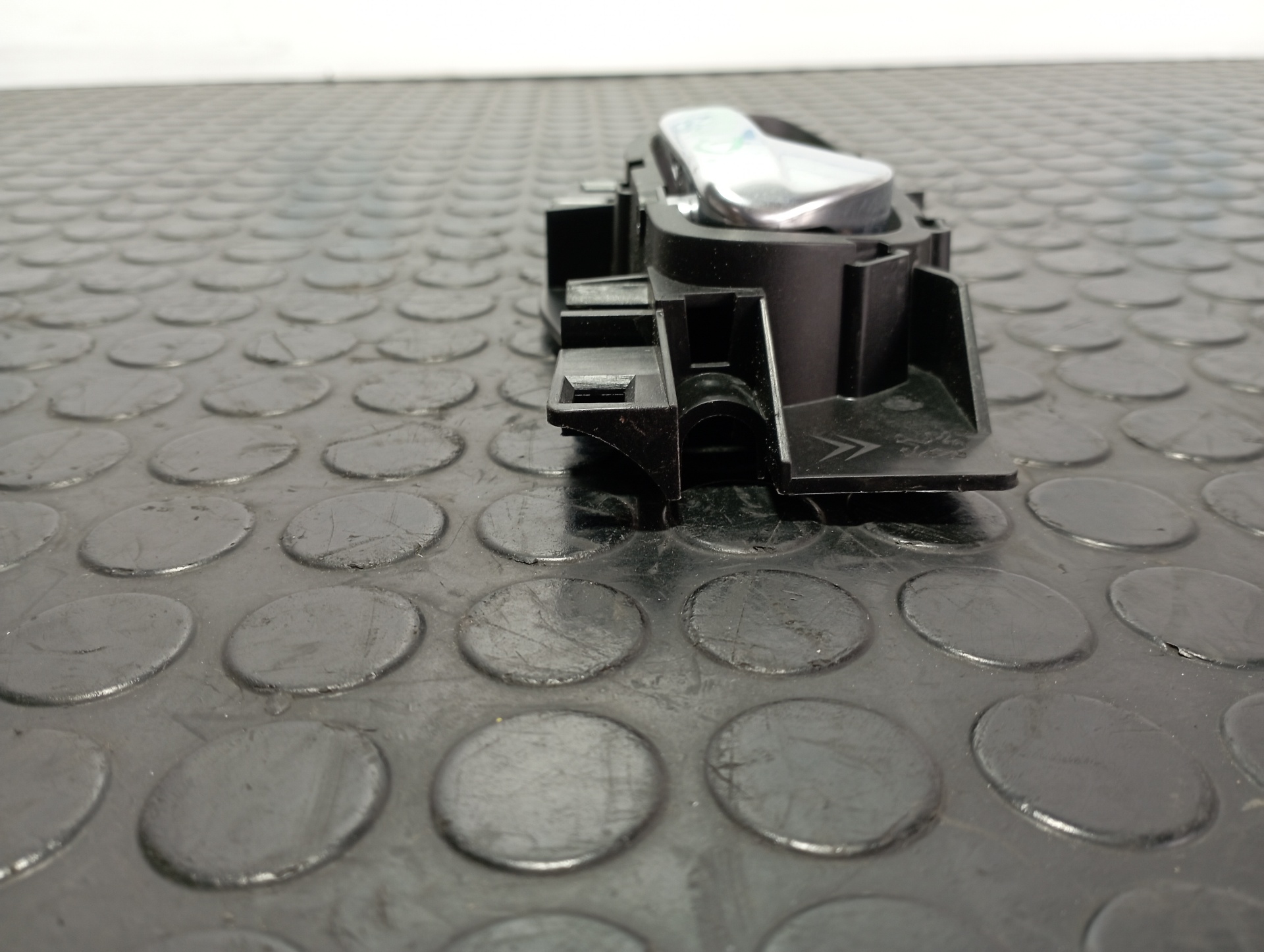 MANETA INTERIOR DELANTERA DERECHA PEUGEOT 208 - vista 3