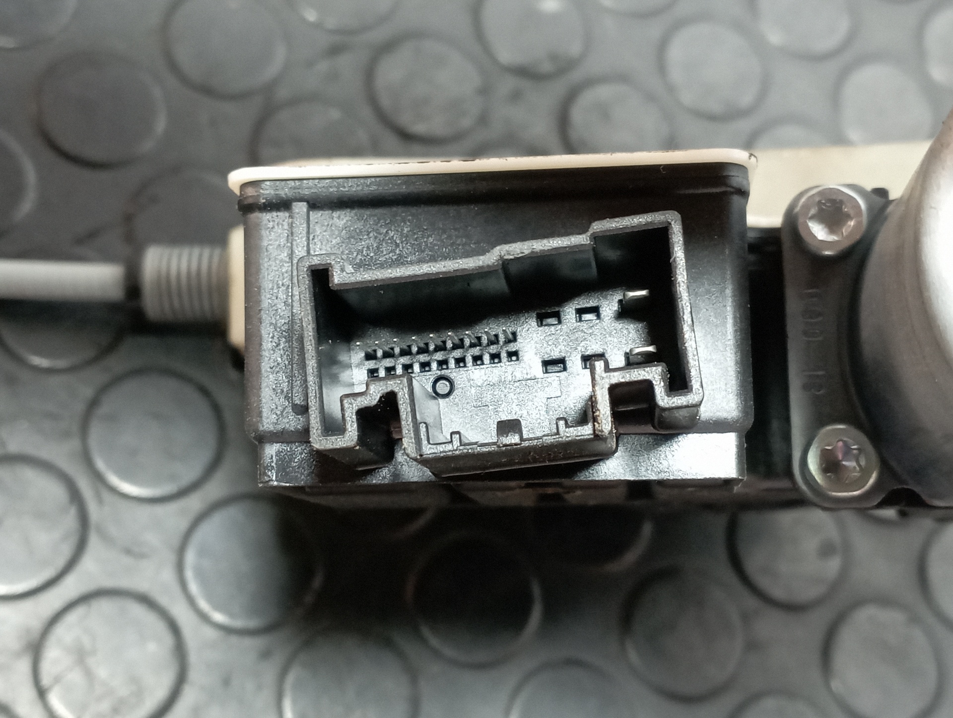 ELEVALUNAS DELANTERO IZQUIERDO SEAT ARONA - vista 3