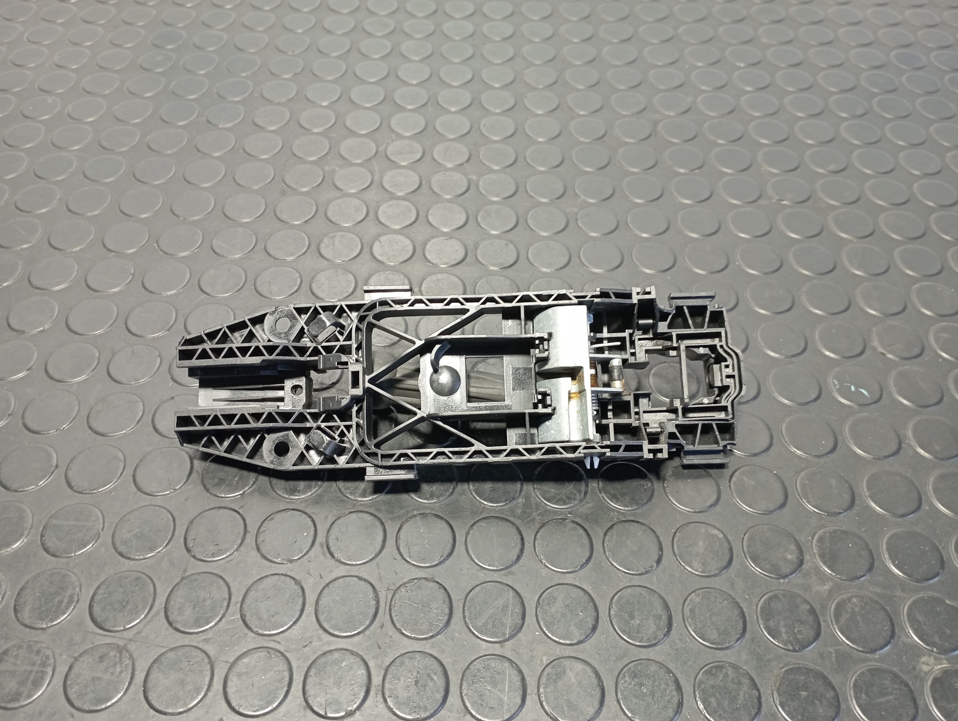 SOPORTE MANETA TRASERA DERECHA SEAT ARONA - vista 2