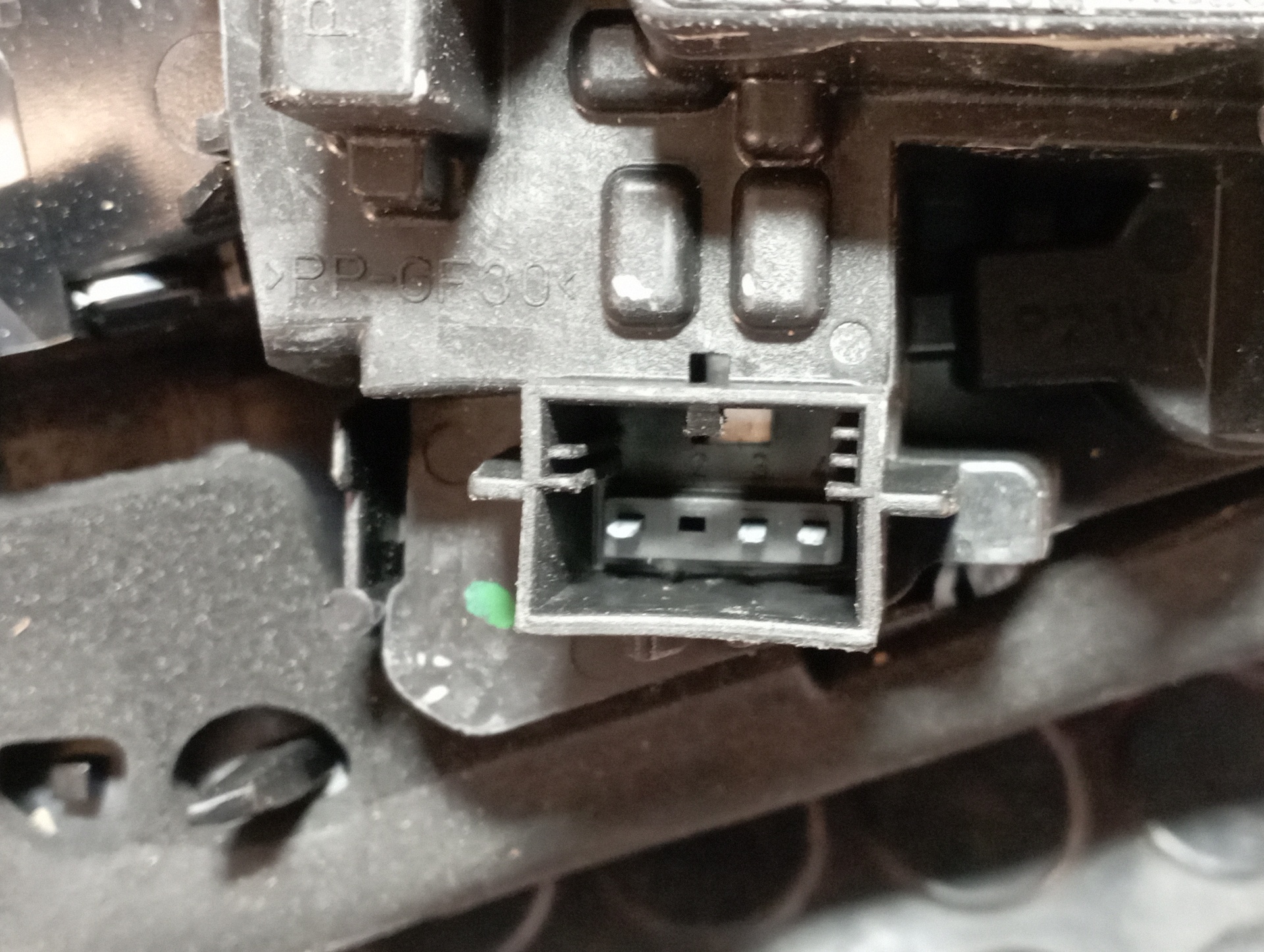 PILOTO PORTON DERECHO SEAT ARONA - vista 2