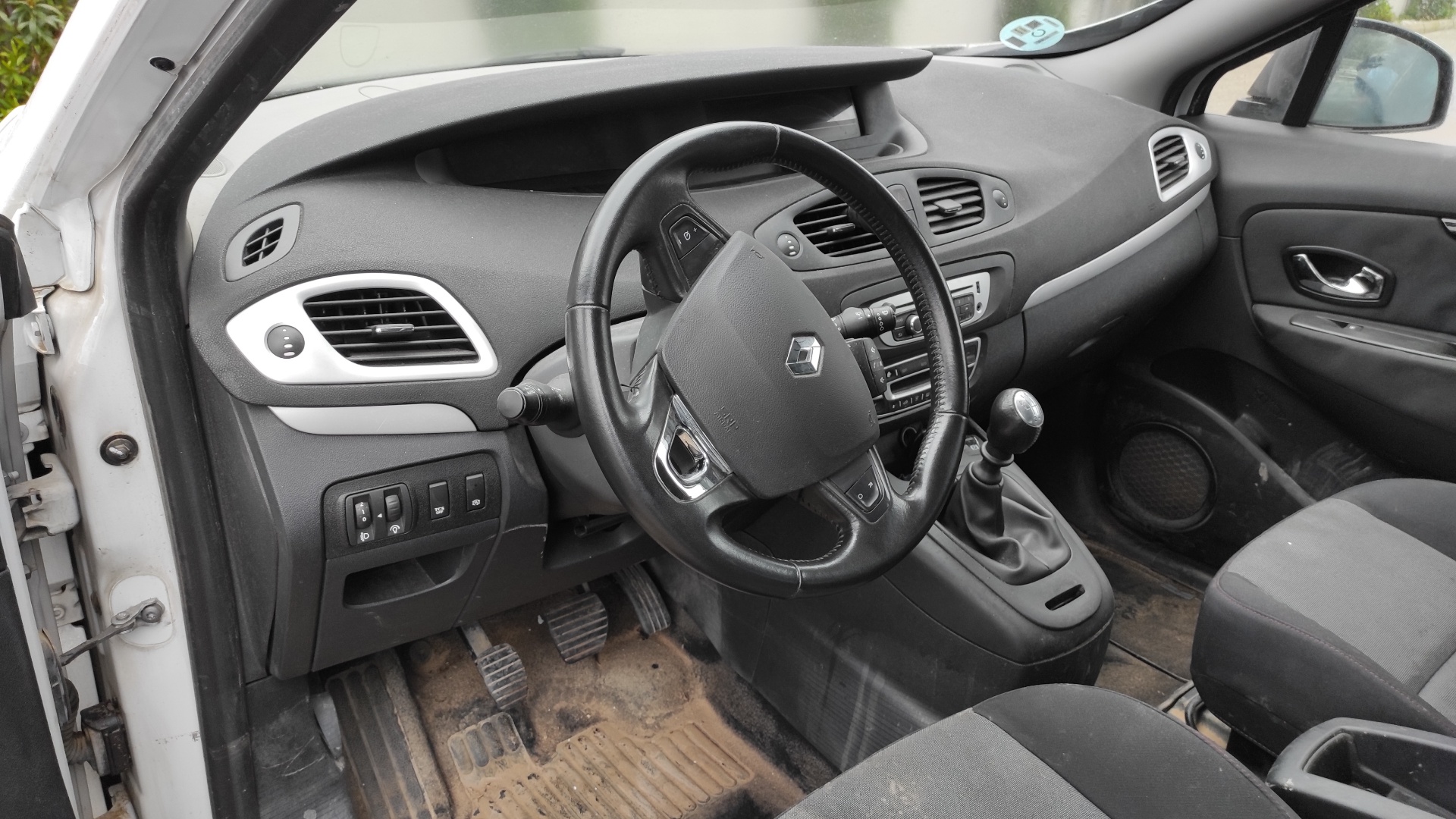 REFUERZO PARAGOLPES DELANTERO RENAULT SCENIC III - vista 12