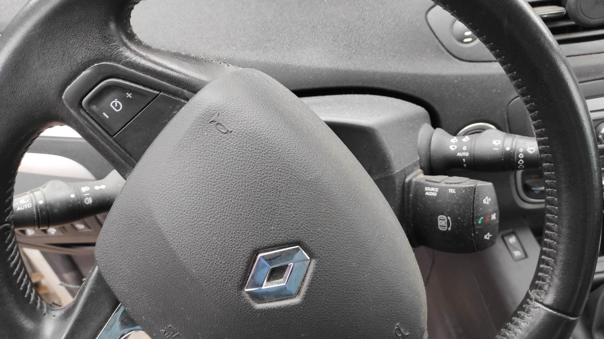 REFUERZO PARAGOLPES DELANTERO RENAULT SCENIC III - vista 13