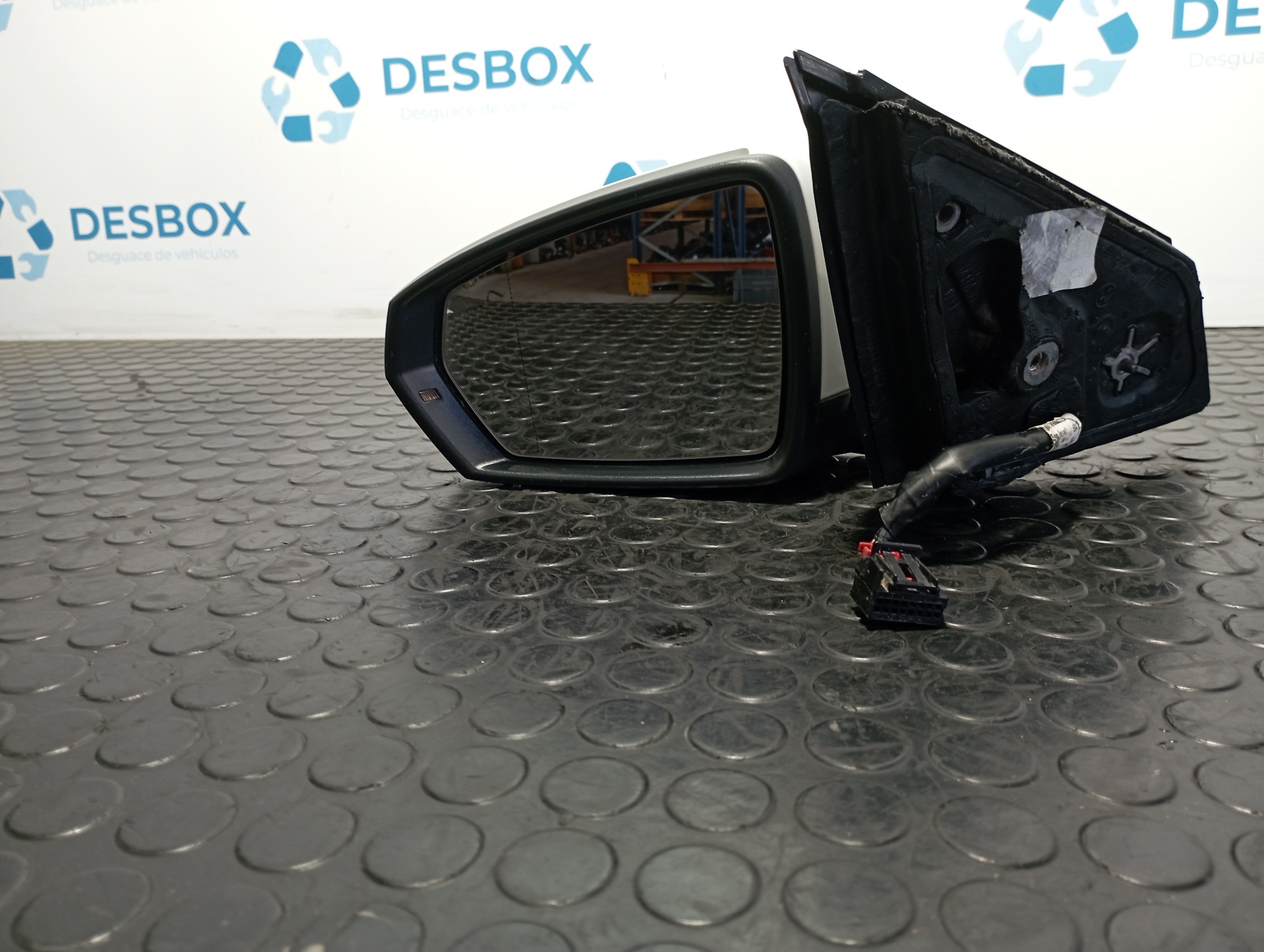 RETROVISOR IZQUIERDO VOLKSWAGEN POLO VI (AE1)