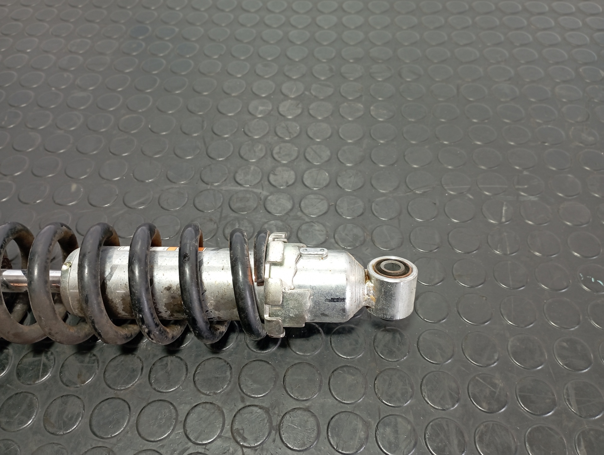 AMORTIGUADOR TRASERO SUZUKI SFV650 - vista 2