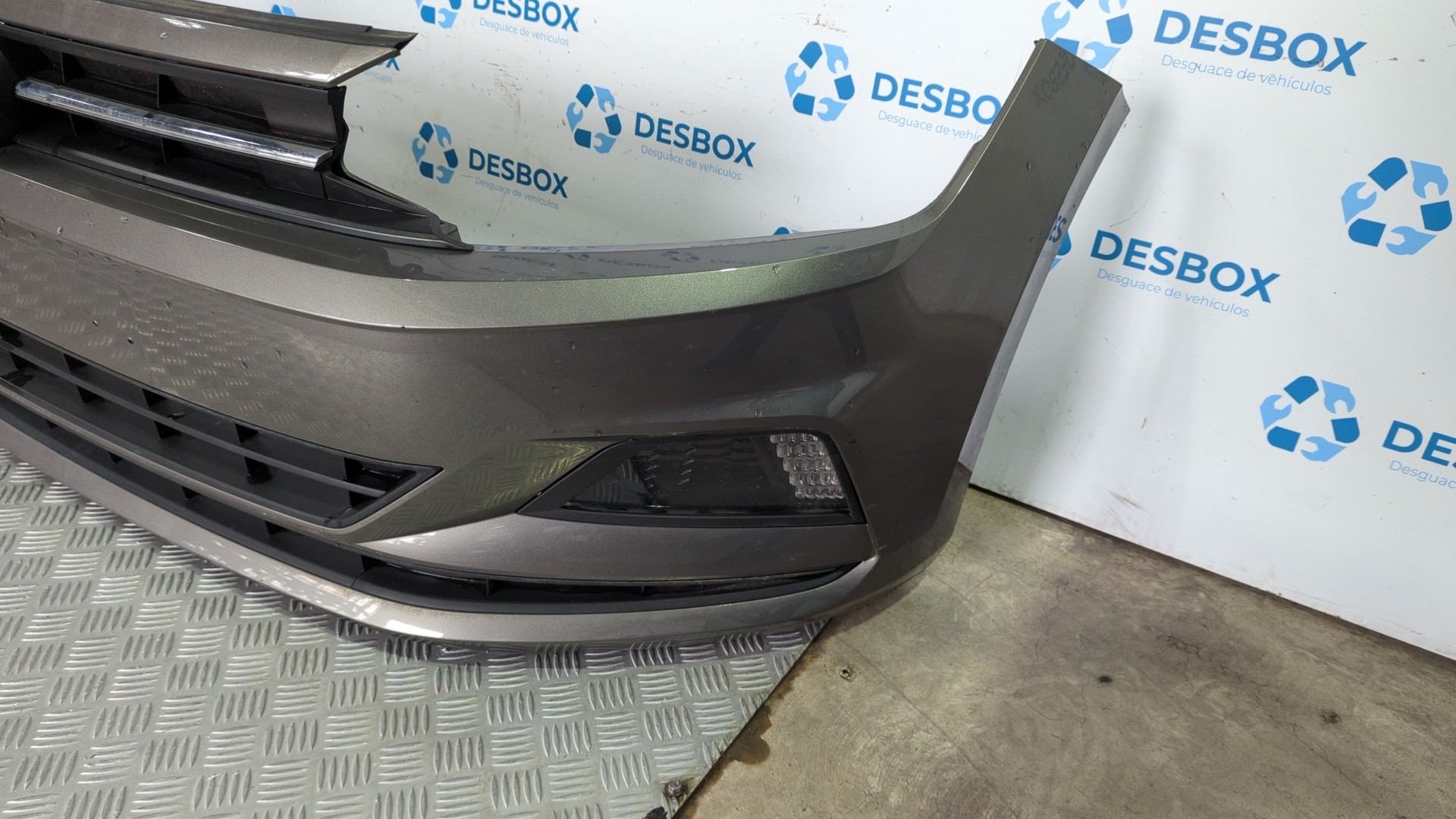 PARAGOLPES DELANTERO VOLKSWAGEN POLO - vista 2