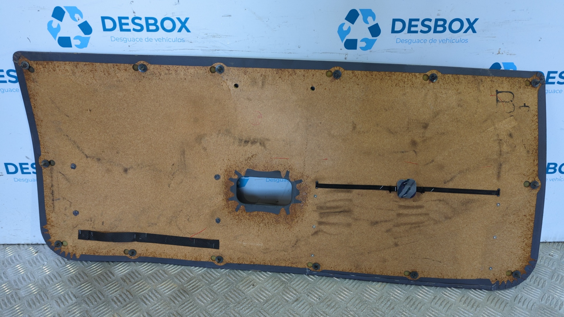 GUARNECIDO PORTON TRASERO TOYOTA LAND CRUISER (J9) - vista 3