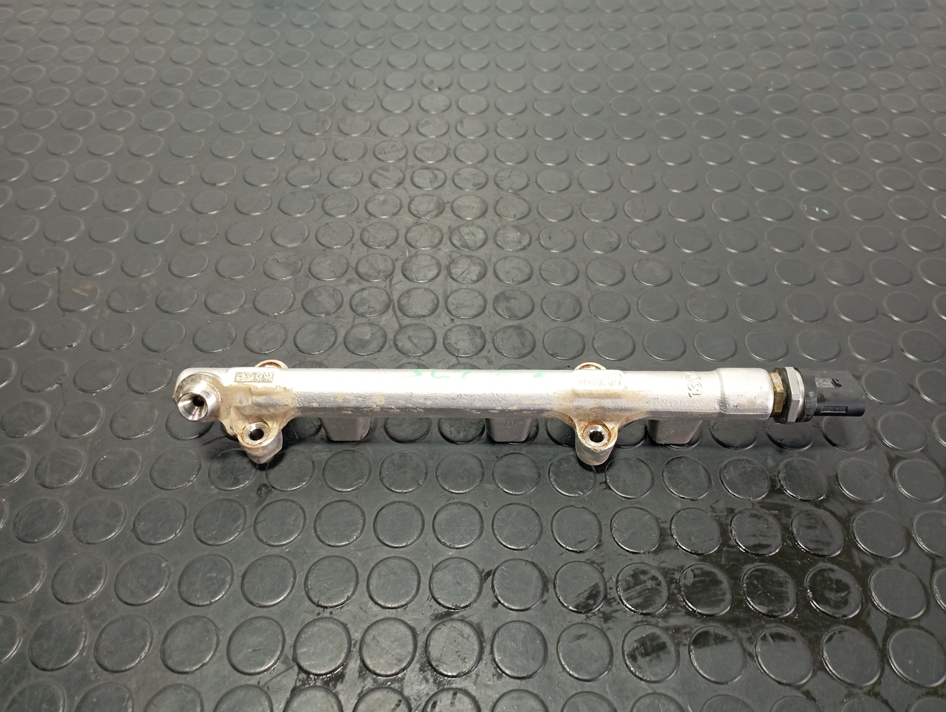 RAMPA INYECTORA VOLKSWAGEN POLO VI (AE1) - vista 3