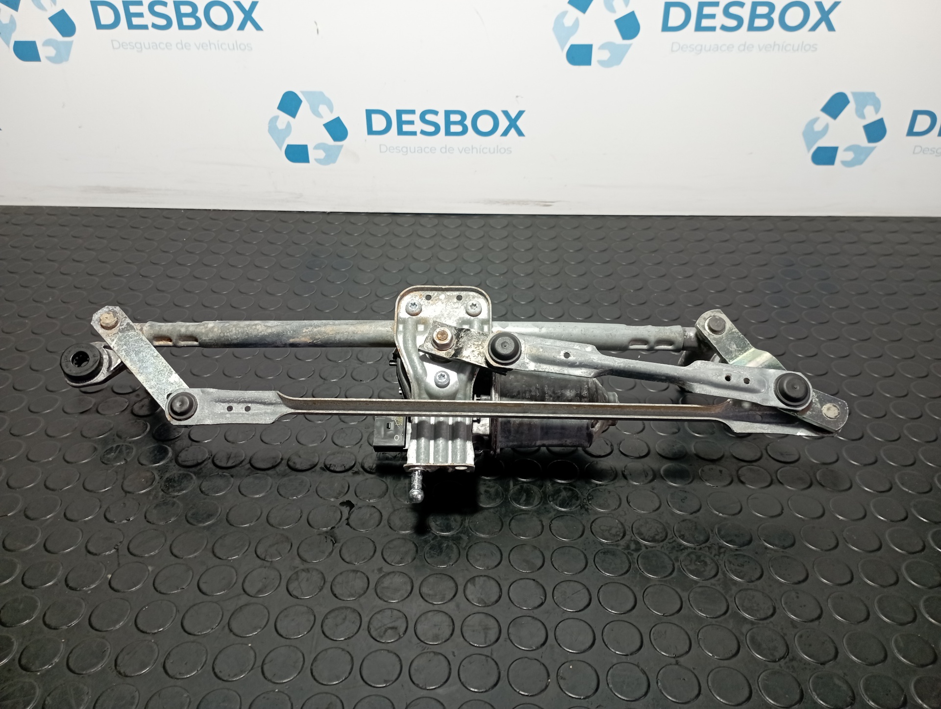 MOTOR LIMPIA DELANTERO VOLKSWAGEN POLO VI (AE1) - vista 4