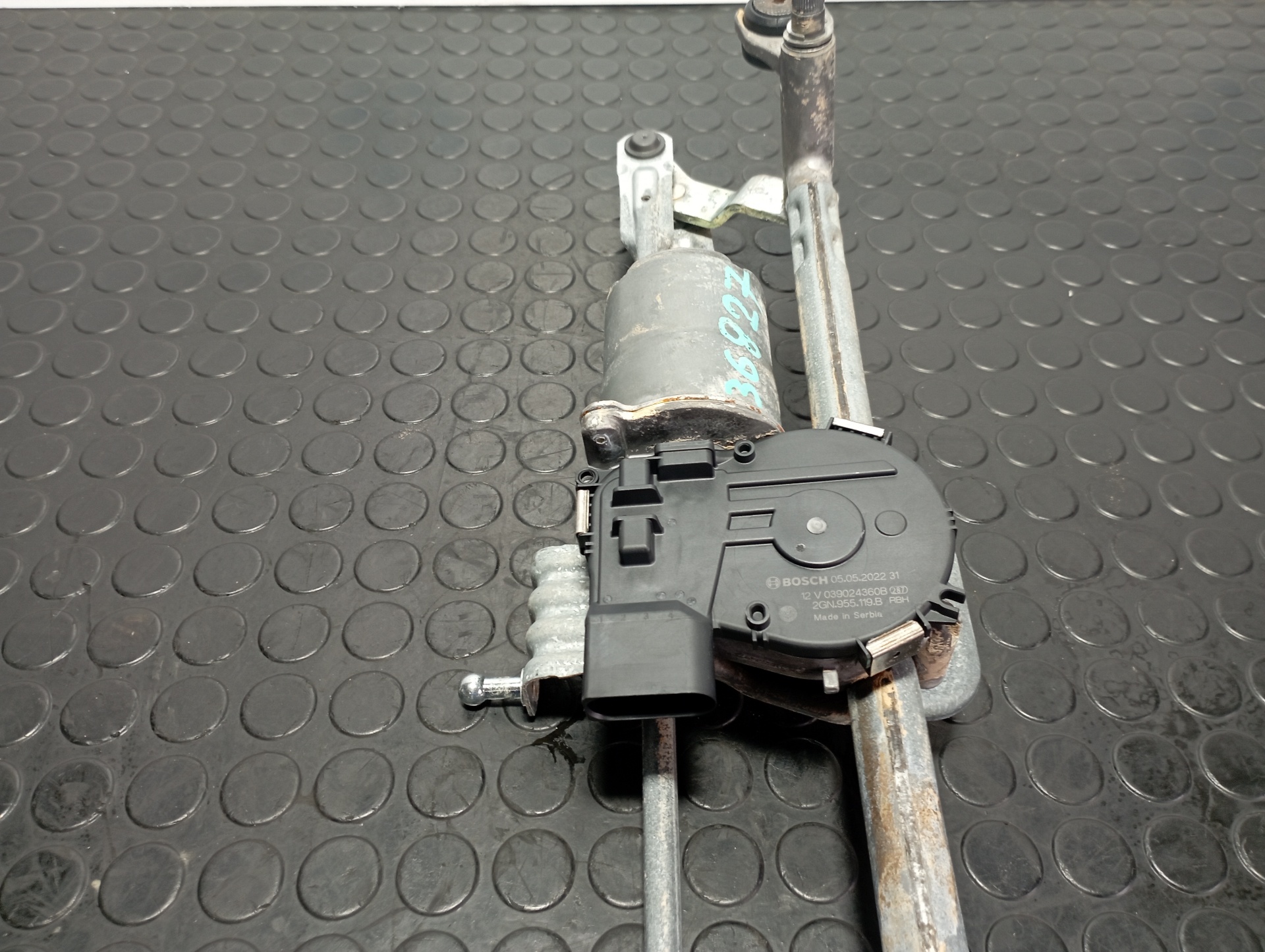 MOTOR LIMPIA DELANTERO VOLKSWAGEN POLO VI (AE1) - vista 3