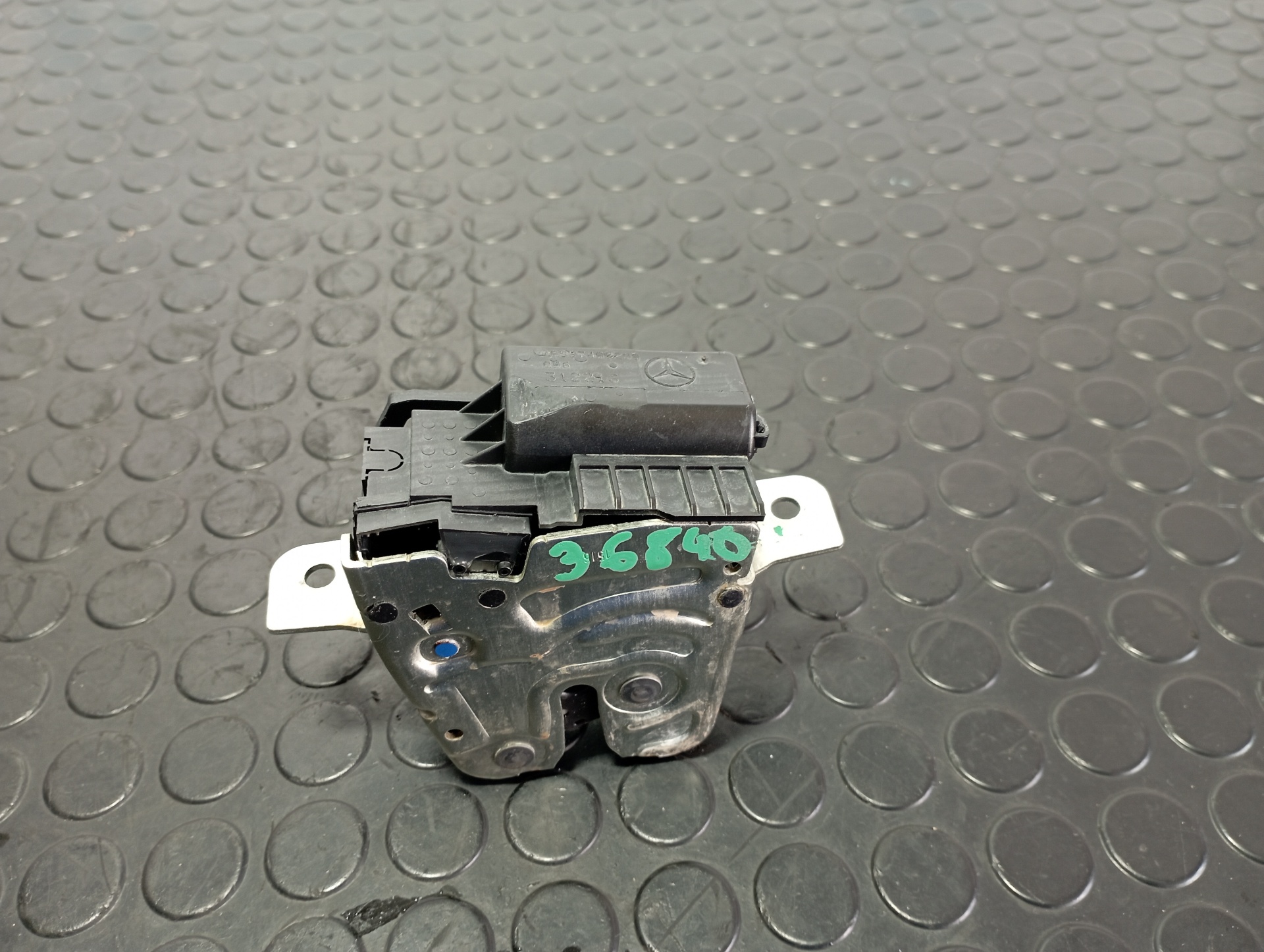 CERRADURA MALETERO / PORTON MERCEDES-BENZ CLASE A (W176) - vista 3