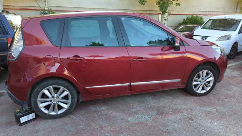PUERTA TRASERA DERECHA RENAULT SCENIC III