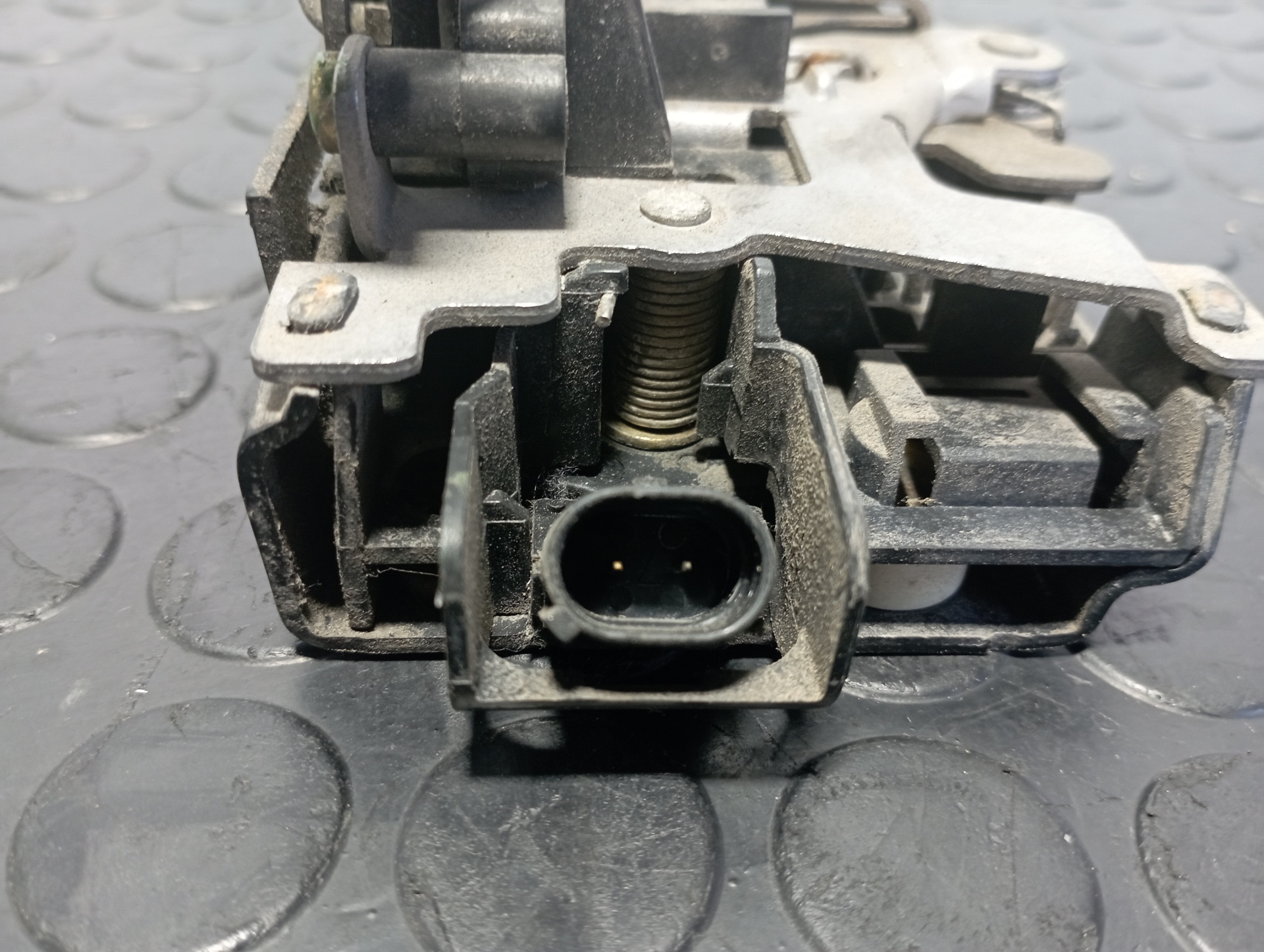 CERRADURA PUERTA DELANTERA IZQUIERDA VOLKSWAGEN CADDY KA/KB (2K) - vista 3