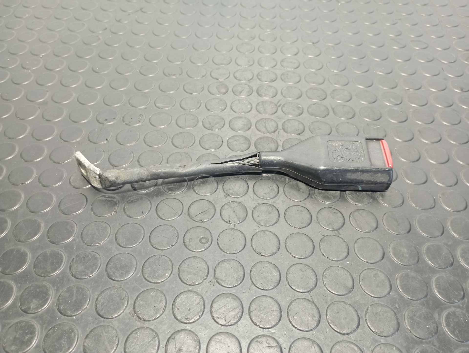 ENGANCHE CINTURON DELANTERO IZQUIERDO LAND ROVER DEFENDER