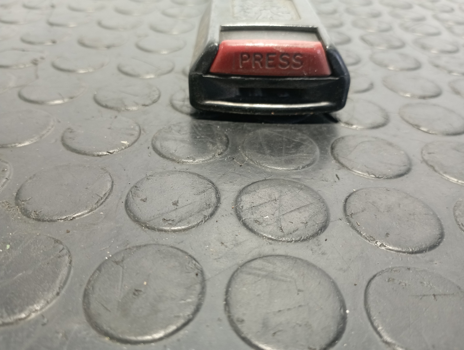 ENGANCHE CINTURON DELANTERO IZQUIERDO LAND ROVER DEFENDER - vista 3