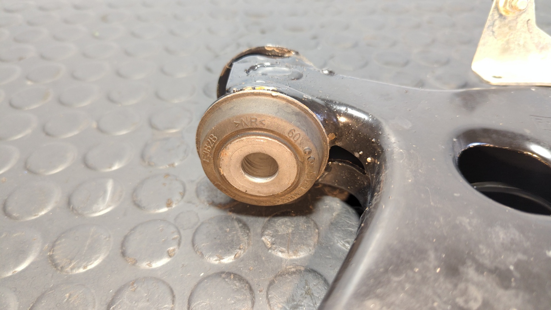 BRAZO DERECHO INFERIOR DELANTERO FORD KUGA - vista 3