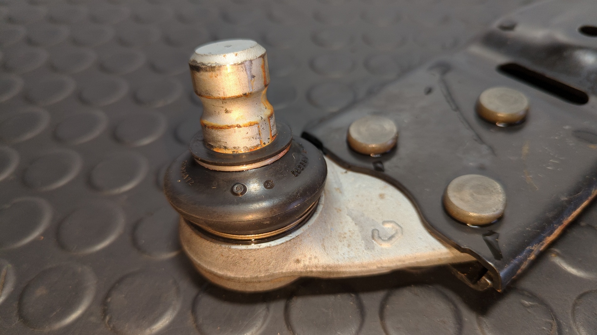 BRAZO IZQUIERDO INFERIOR DELANTERO FORD KUGA - vista 2